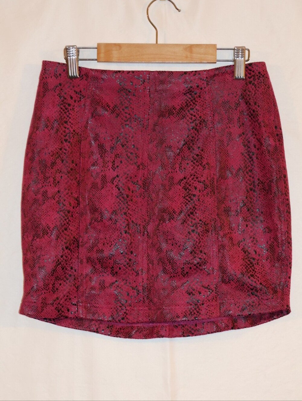 Wild Honey Pink/Magenta & Black Faux-Leather Snakeskin Mini Skirt.